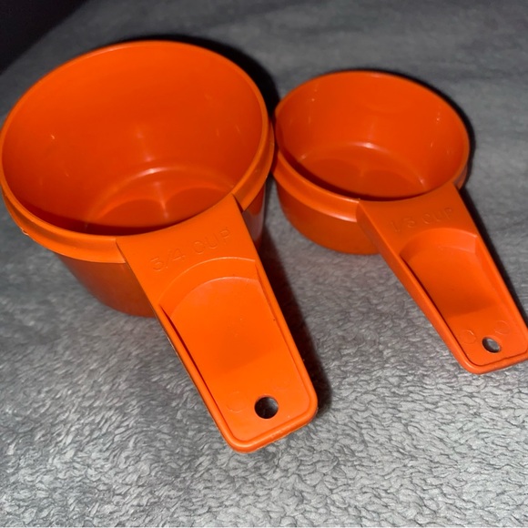 2 Tupperware Measuring Set - Picture 2 of 7
